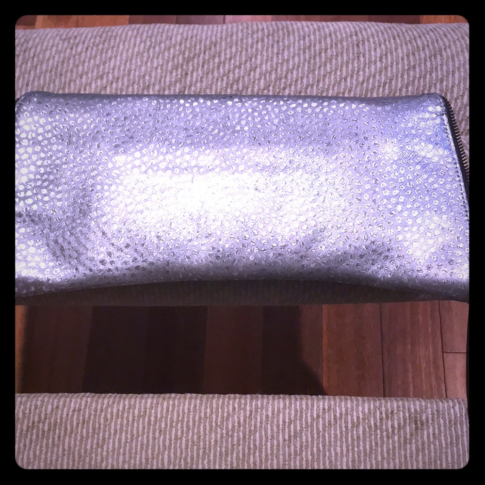 Clutch - Picture 2 of 7